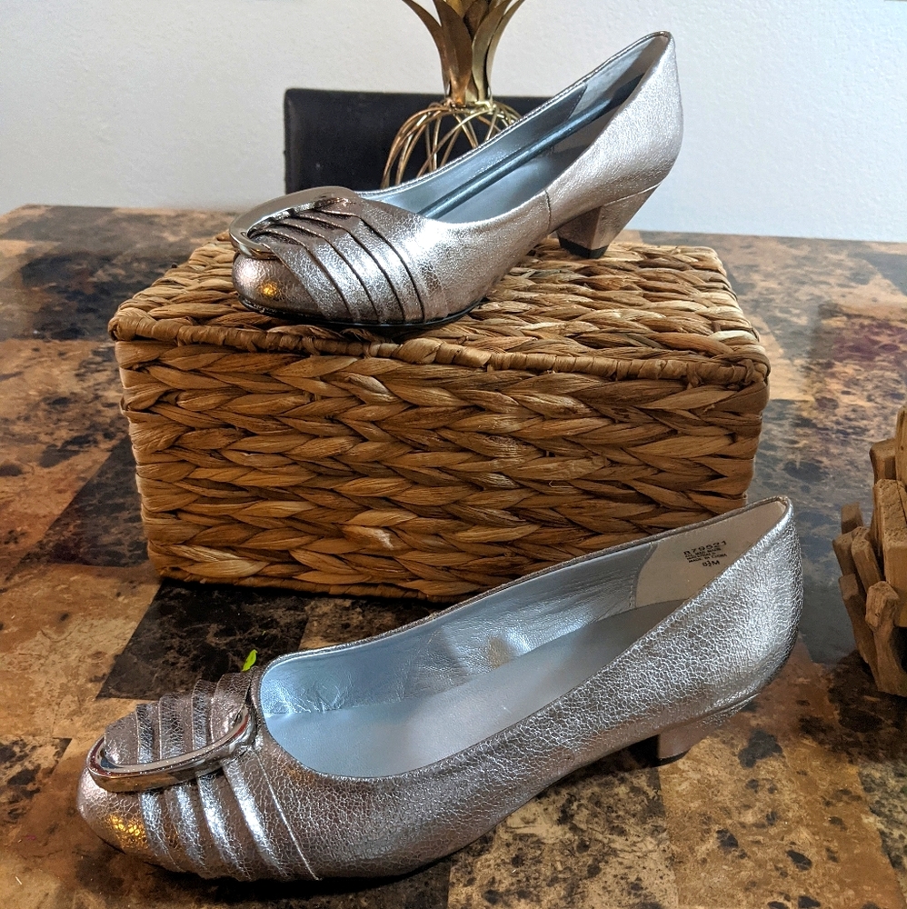 Bijou size 8.5 silver cone heel pump
